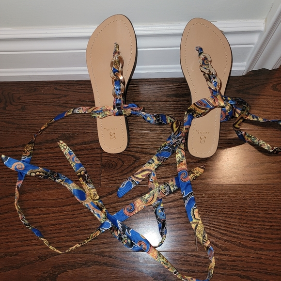 Cute Sandals - Picture 2 of 6